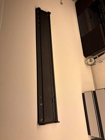 Bang en Olufsen wandplaat voor BeoSound en BeoLab 2500 beschikbaar voor biedingen
