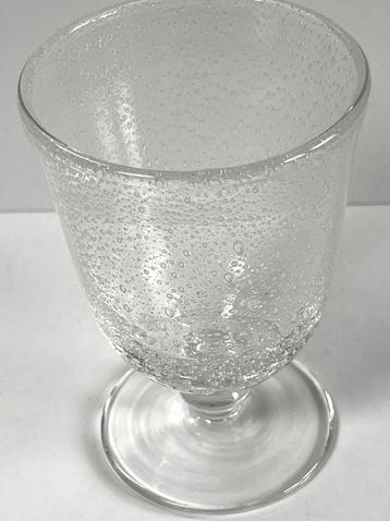 Helder, kleine belletjes glas door Mikasa beschikbaar voor biedingen