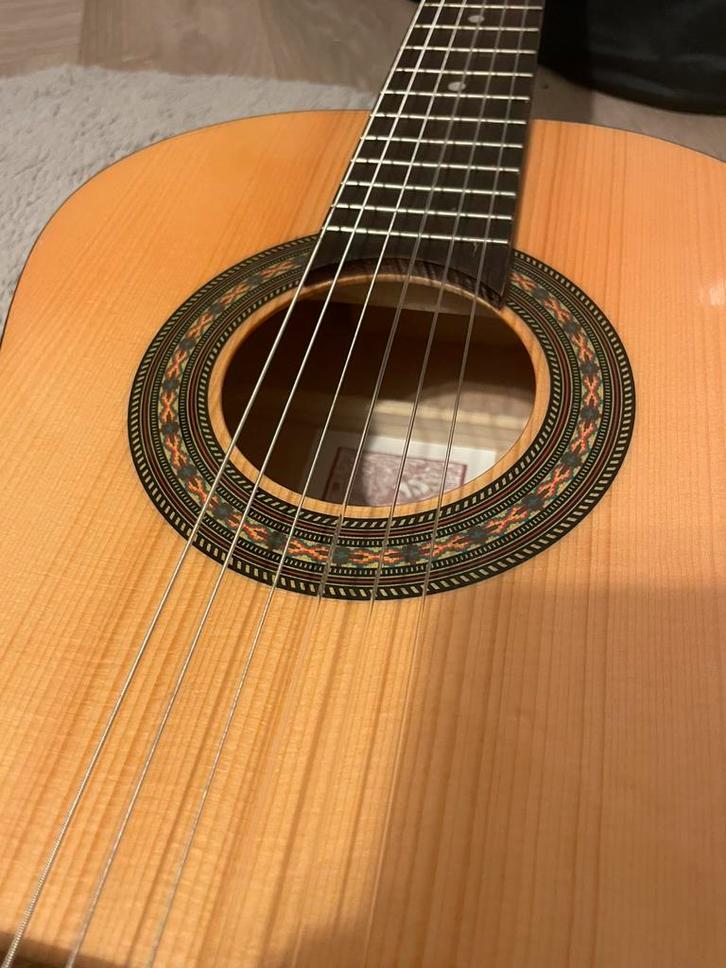 Akoestische gitaar, met alle benodigdheden, Muziek en Instrumenten, Snaarinstrumenten | Gitaren | Akoestisch, Gebruikt, Klassieke of Spaanse gitaar