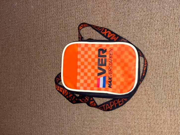 Max Verstappen Heuptasje + Goodiebag (Leeg), Verzamelen, Automerken, Motoren en Formule 1, Zo goed als nieuw, Formule 1, Ophalen of Verzenden