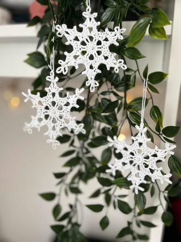 Handgemaakte Sneeuwvlokken - Kerstdecor beschikbaar voor biedingen