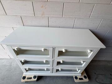 Wit Ladekastje met Glasplaatjes beschikbaar voor biedingen