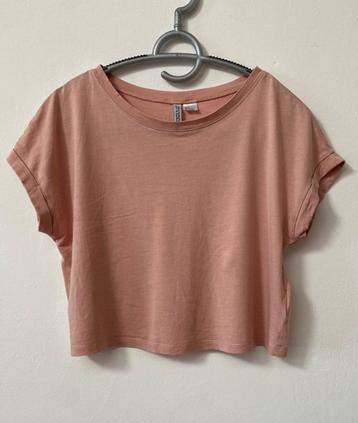 T-shirt , kort met omslag aan mouwtjes beschikbaar voor biedingen