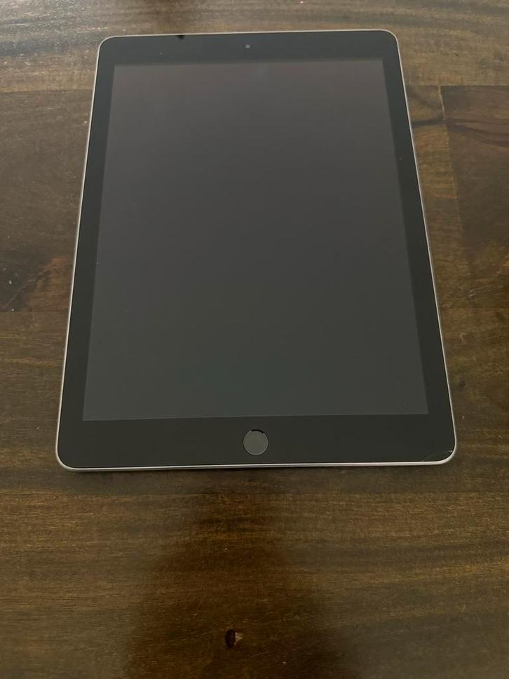 Apple iPad 6e Generatie, gaat niet meer aan (zie foto), Computers en Software, Apple iPads, Gebruikt, Apple iPad, Wi-Fi, 9 inch