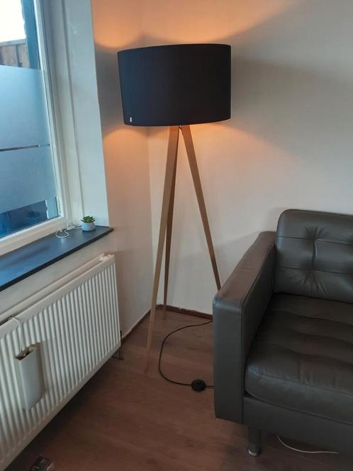 Vloerlamp Zuiver tripod, Huis en Inrichting, Lampen | Vloerlampen, Zo goed als nieuw, Hout, Ophalen