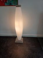 Staande lamp met witte kap en houten voet, Gebruikt, 100 tot 150 cm, Modern, Ophalen