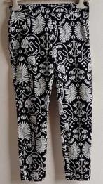 H & M zwarte stretchy tregging met witte print mt. 36, Kleding | Dames, Broeken en Pantalons, H&M, Zwart, Ophalen of Verzenden