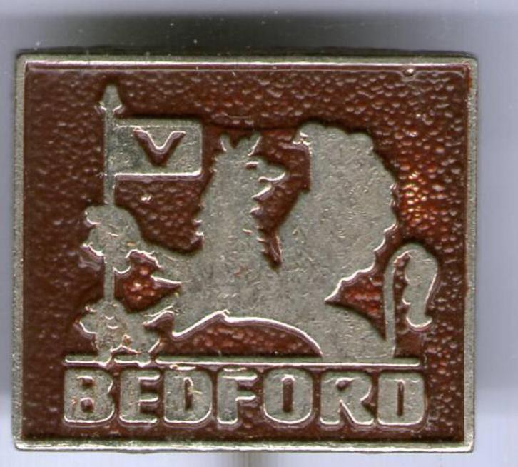 Bedford bruin op zilverkleurig auto speldje ( A_084 ), Verzamelen, Speldjes, Pins en Buttons, Zo goed als nieuw, Speldje of Pin