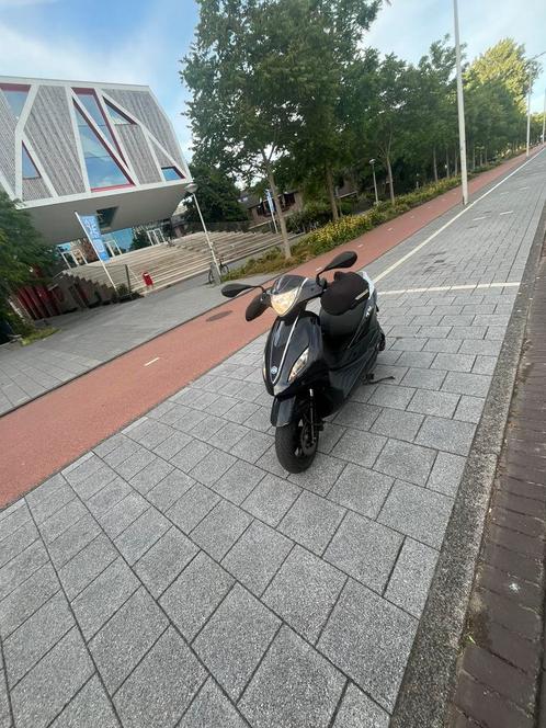 Piaggio New fly 80cc, Fietsen en Brommers, Scooters | Piaggio, Gebruikt, Fly, Ophalen