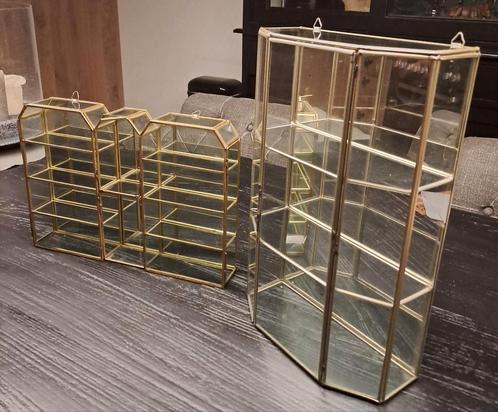 Twee vintage wand vitrinekastjes glas koper, Antiek en Kunst, Antiek | Overige Antiek, Ophalen
