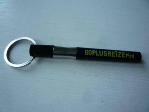 60plusreizen Sleutelhanger met een ingebouwde pen, Verzamelen, Sleutelhangers, Gebruikt, Overige typen, Ophalen of Verzenden