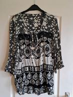 Leuke zwart witte dames blouse met print 42 44, Kleding | Dames, Blouses en Tunieken, Ophalen of Verzenden, Nieuw, Maat 42/44 (L)