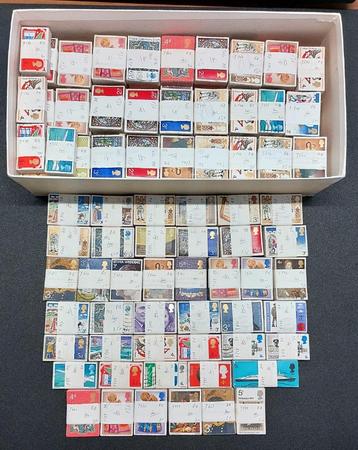UK– 22.700 gebundelde postzegels, bundels van 100, 1950-1980 beschikbaar voor biedingen