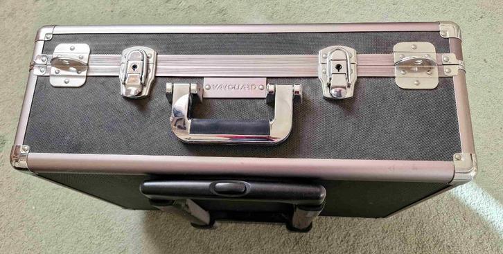 Vanguard hardcase rolkoffer, Sieraden, Tassen en Uiterlijk, Koffers, Gebruikt, Hard kunststof, Uitschuifbare handgreep, Wieltjes