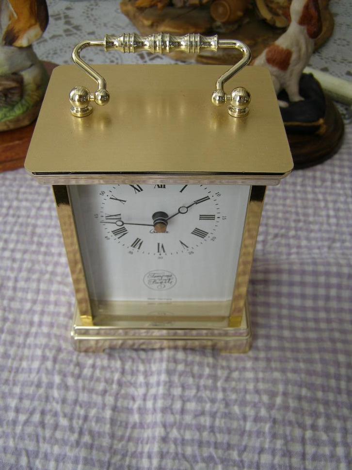 Gaaf quartz klokje naar antiek model reiswekker. 9x5.5x12cm, Huis en Inrichting, Woonaccessoires | Klokken, Zo goed als nieuw