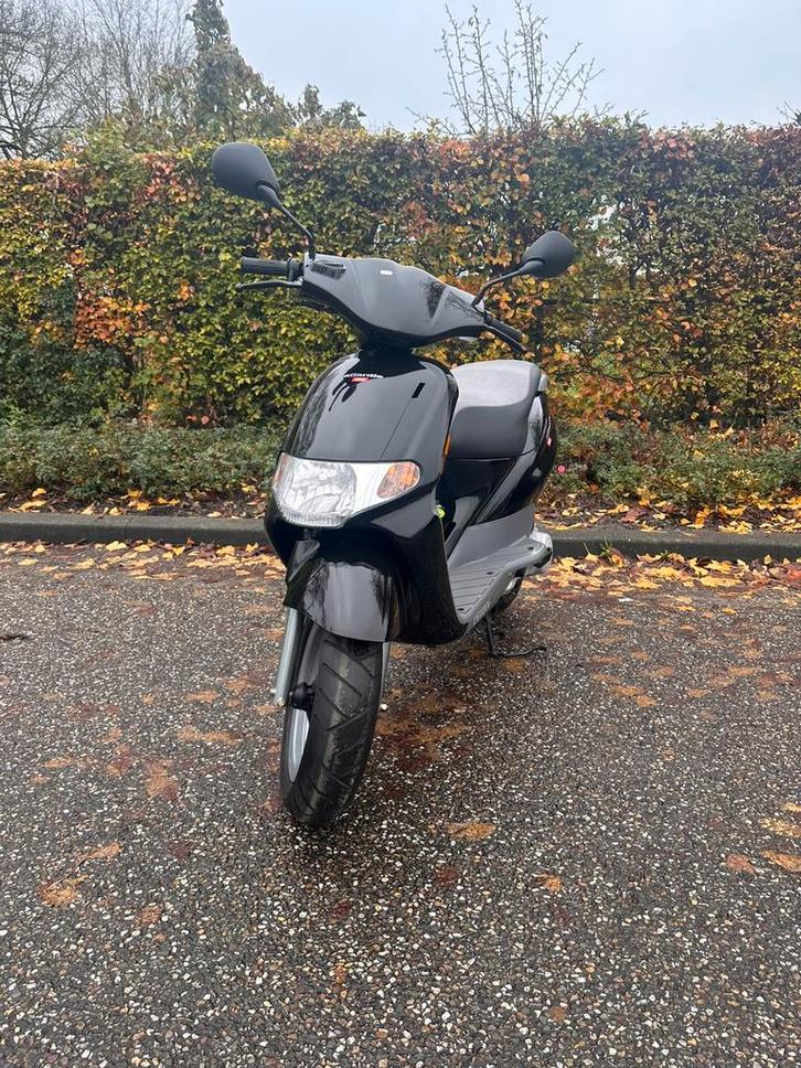 Gilera Atlantis 50cc 2t 700km gelopen NOS, Fietsen en Brommers, Snorfietsen en Snorscooters, Zo goed als nieuw, Gilera, Ophalen of Verzenden