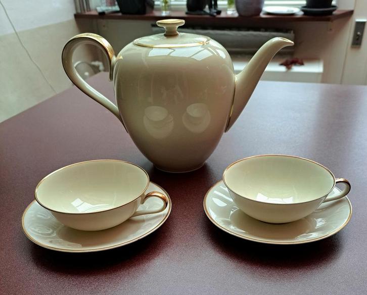 Bavaria Anmut met goudrand, kan en 2 theekopje, Huis en Inrichting, Keuken | Servies, Zo goed als nieuw, Overige stijlen, Porselein
