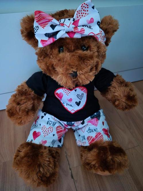 Build a bear/cuddles and friends beer met kleertjes ZGAN!, Kinderen en Baby's, Speelgoed | Knuffels en Pluche, Zo goed als nieuw