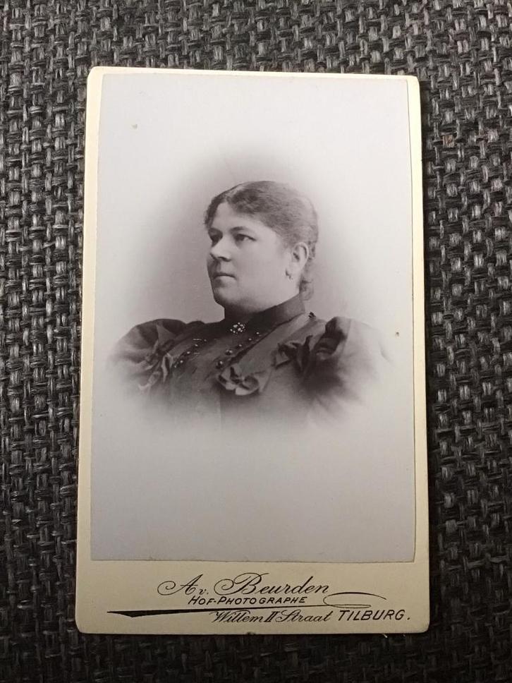 CDV, Vrouw, A. van Beurden, Tilburg, Carte de Visite 2, Verzamelen, Foto's en Prenten, Gebruikt, Foto, Voor 1940, Ophalen of Verzenden