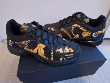 Versace couture sneakers beschikbaar voor biedingen