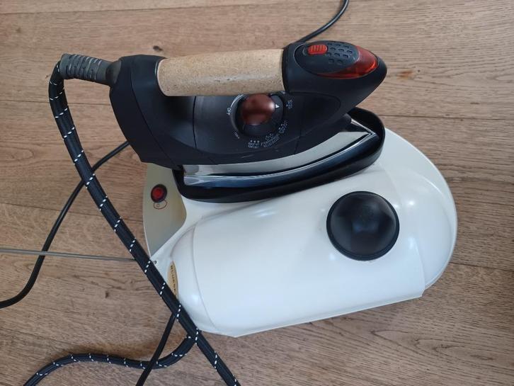 professioneel stoomstrijkijzer Bleusky Type152 licht strijke, Witgoed en Apparatuur, Strijkijzers en Strijkplanken, Gebruikt, Strijkijzer met snoer