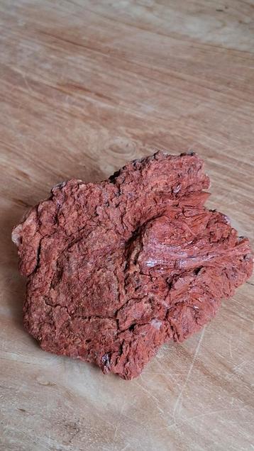 Calciet met Hematiet Cluster - 272 gram beschikbaar voor biedingen