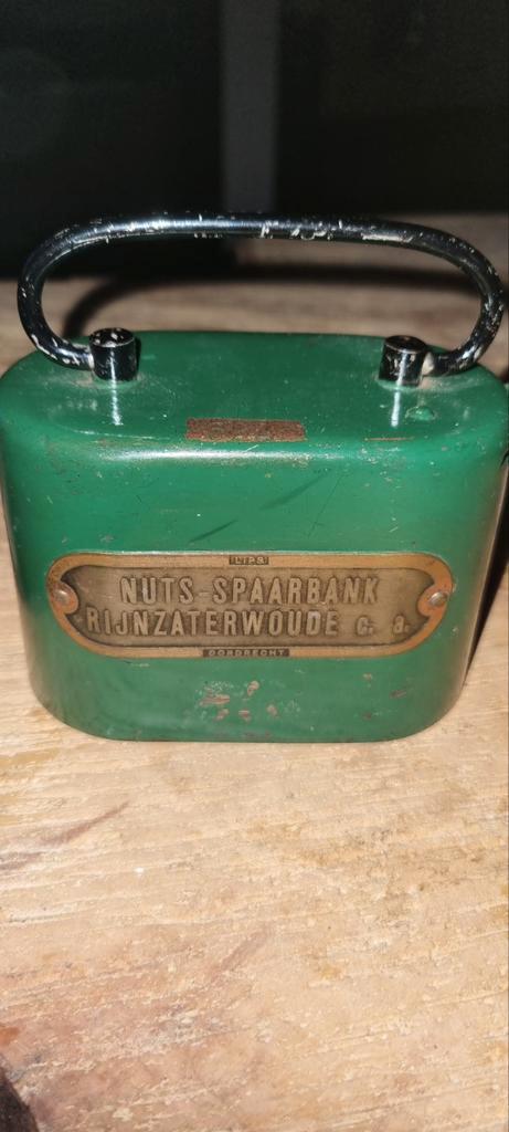 Vintage Nuts Spaarbank Rijnzaterwoude C.A. lips dordrecht, Verzamelen, Spaarpotten, Gebruikt, Overige thema's, Metaal of Blik