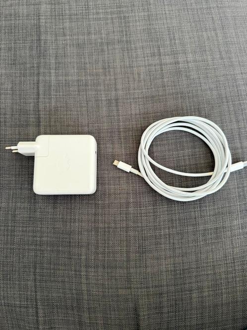 Apple 61W USB-C Adapter + Kabel, Computers en Software, Laptop-opladers, Zo goed als nieuw, Ophalen of Verzenden