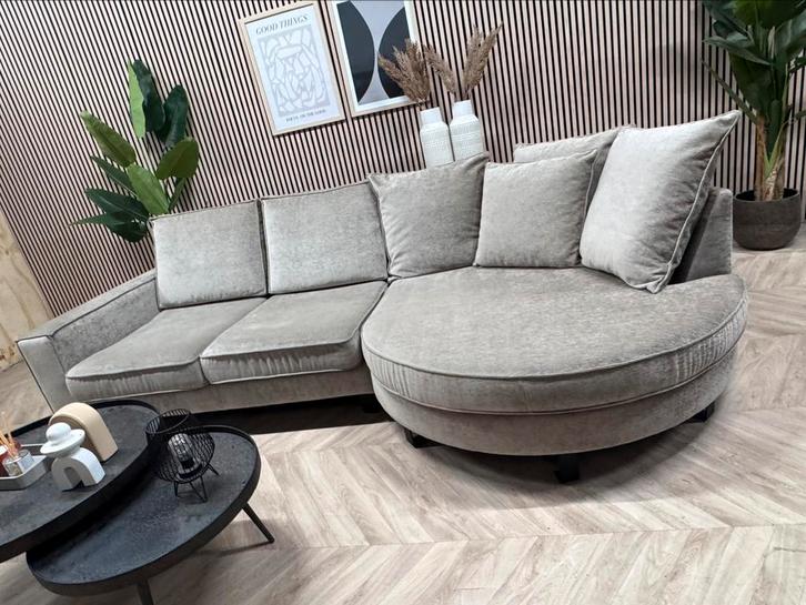 ZGAN Hotel Chique Hoekbank - Zandbeige - 300 x 150, Huis en Inrichting, Banken | Bankstellen, Zo goed als nieuw, Hoekbank, Vierpersoons of meer