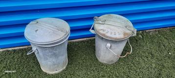 Vintage metale vuilnis bakken 2 stuks beschikbaar voor biedingen