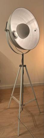 Retro witte vloerlamp schijnwerper, Huis en Inrichting, Lampen | Vloerlampen, Ophalen, Zo goed als nieuw, Metaal, 150 tot 200 cm