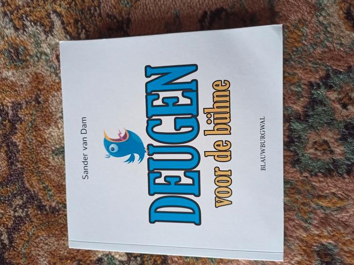 Sander van Dam - Deugen voor de bühne, Boeken, Humor, Zo goed als nieuw, Verhalen, Ophalen of Verzenden