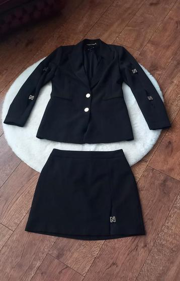 Nikkie Zwart Pak met Gouden Details - Maat 38 beschikbaar voor biedingen