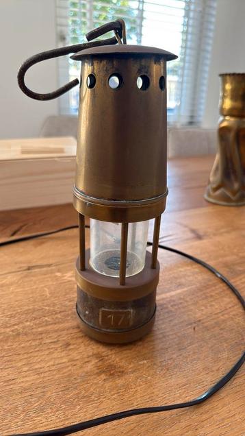 Mijnwerker lamp beschikbaar voor biedingen