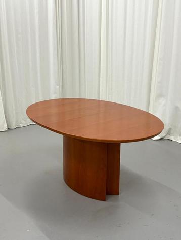 Uitschuifbare ovale design eettafel kersenhout beschikbaar voor biedingen