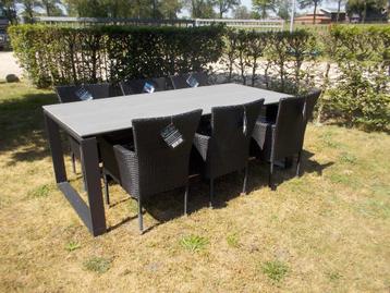 6 nieuwe wicker stoelen met polywood tafel 210x100 beschikbaar voor biedingen
