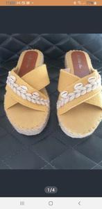 MOOIE NIEUWE APARTE SLIPPERS
KLEUR GEEL
MAAT 39
MET SCHELPJE, Slippers, Geel, Nieuw, Ophalen of Verzenden