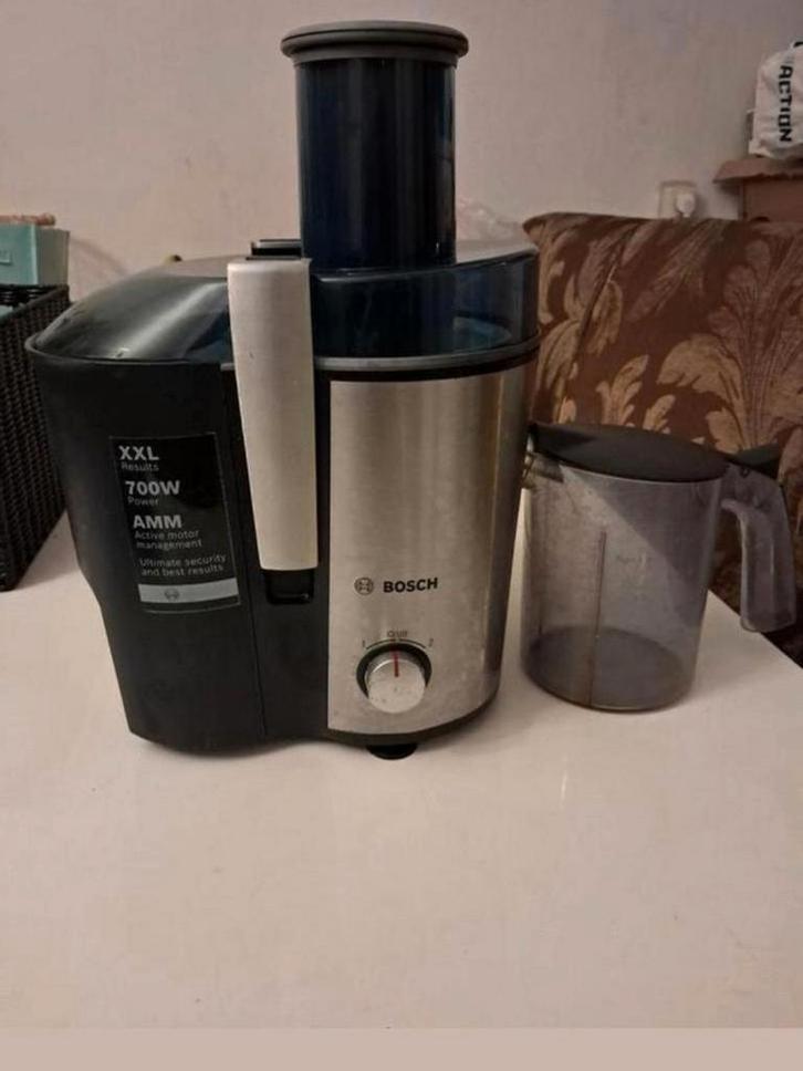 Te koop! Bosch merk juicer/sap apparaat voor alle hard fruit, Witgoed en Apparatuur, Juicers, Zo goed als nieuw, Ophalen