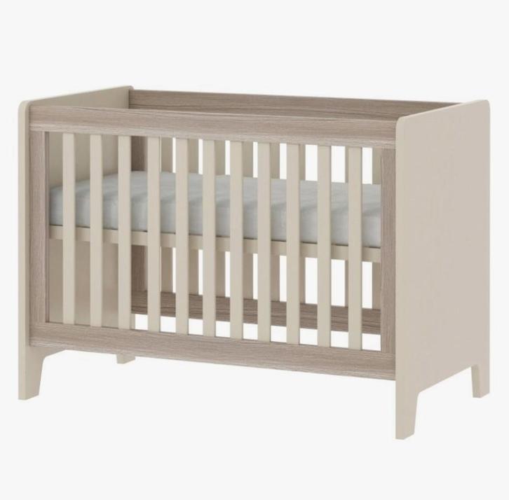 Complete Babykamer moderne houtkleur - Zo Goed Als Nieuw!, Kinderen en Baby's, Kinderkamer | Commodes en Kasten, Zo goed als nieuw