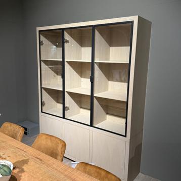 vitrine kast licht white eiken met stalen deuren 180cm 