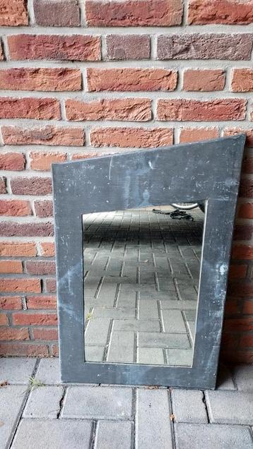 Een mooie handgemaakte spiegel. beschikbaar voor biedingen