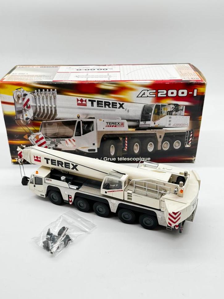 NZG DEMAG AC 200, Hobby en Vrije tijd, Modelauto's | 1:50, Zo goed als nieuw, Hijskraan, Tractor of Landbouw, NZG, Ophalen of Verzenden