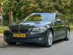 BMW 5-Serie 523 280 Pk 6 cilinder Pano, Auto's, BMW, Achterwielaandrijving, 101 €/maand, 2000 kg, 2996 cc
