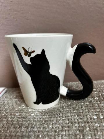 Mok beker kat poes beschikbaar voor biedingen