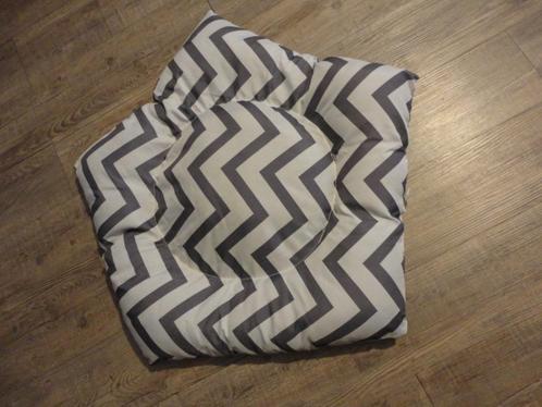 GROTE HONDENKUSSEN /NIEUW 60X60, Dieren en Toebehoren, Hondenmanden, Nieuw, Ophalen of Verzenden
