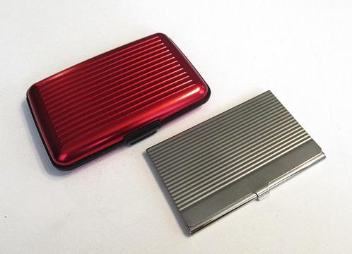 Twee vintage metalen Creditkaart - Pasjeshouders., Sieraden, Tassen en Uiterlijk, Portemonnees, Zo goed als nieuw, Ophalen of Verzenden