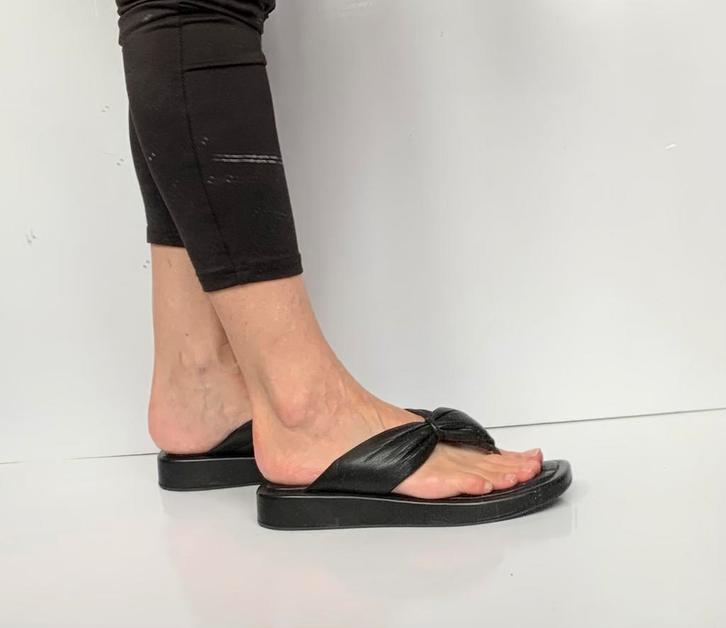 Dune London zwarte leren slippers, maat 41, Kleding | Dames, Schoenen, Zo goed als nieuw, Slippers, Zwart, Ophalen of Verzenden