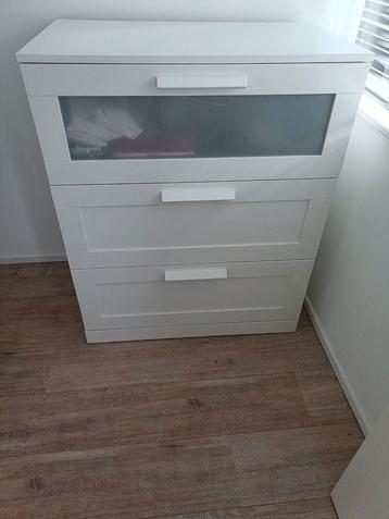 Kastje met 3 laden  kleur wit 