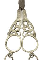 Antieke zilveren schaar aan jasseron, streekdracht. 1809, Antiek en Kunst, Verzenden, Zilver