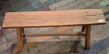 Teak houten bankjes beschikbaar voor biedingen